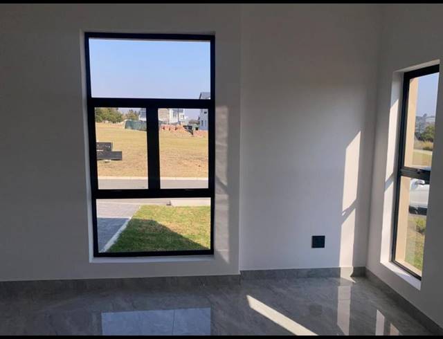 5 BEDROOM HOUSE FOR SALE IN FOURWAYS